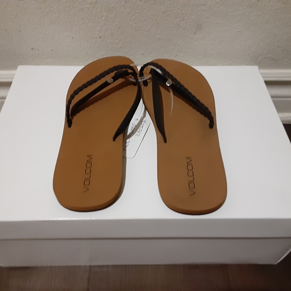 Volcom - Picture 2 of 3